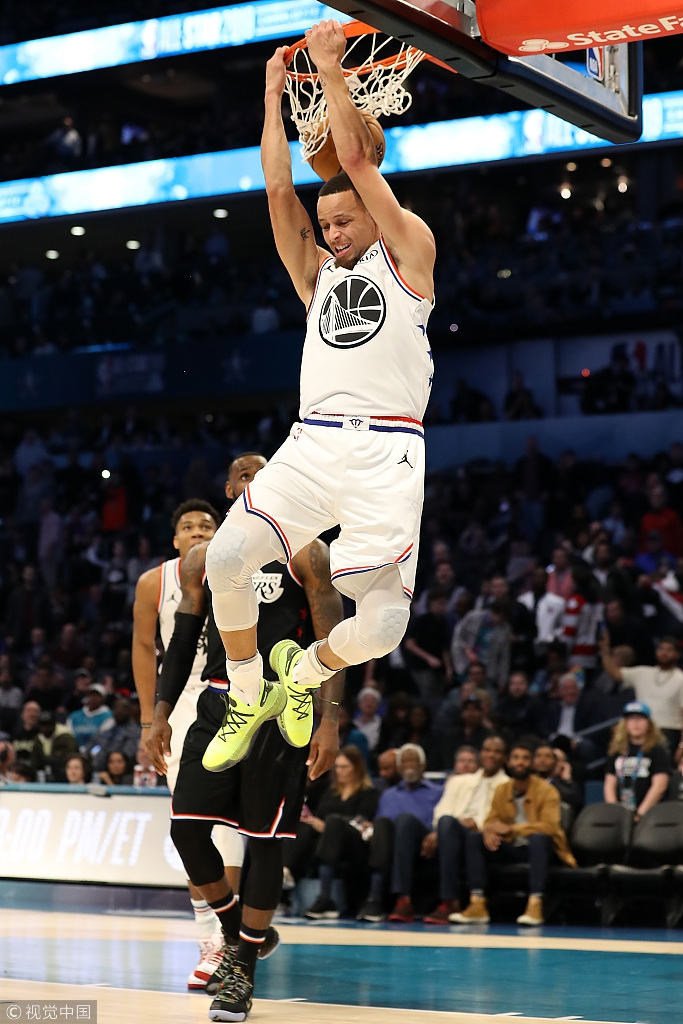 库里:不装了,我是扣将我摊牌了!请叫我金州拉文