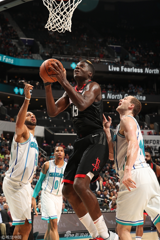 卡佩拉篮下进攻