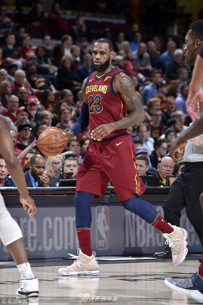 连续867场得分上双超乔丹(目前已连续871场得分上双)