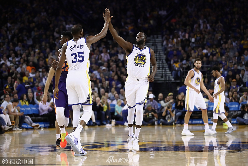 杜兰特与格林击掌