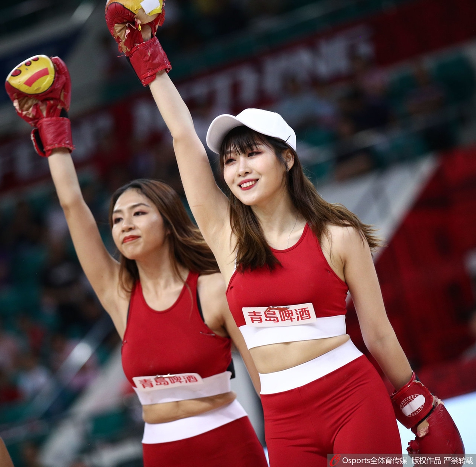 广州篮球宝贝化身拳击天后热情火辣