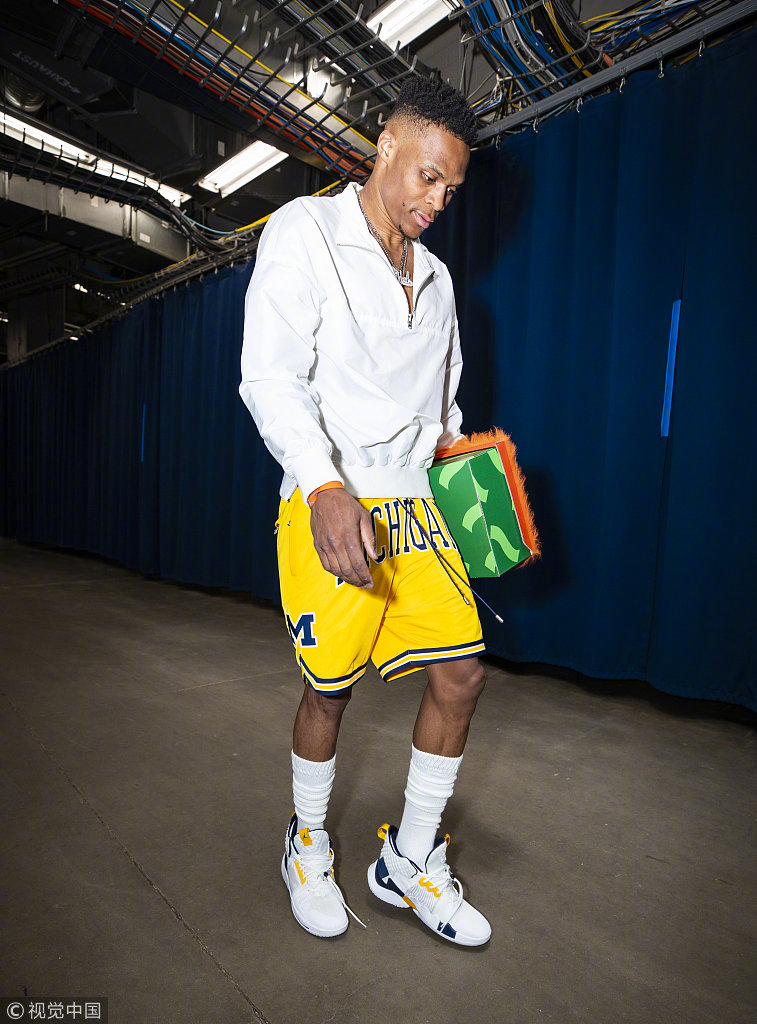 威少近期的潮流穿搭风格多变_高清图集_新浪网