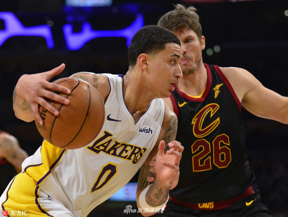 白色：3月11日，以127-113战胜骑士；