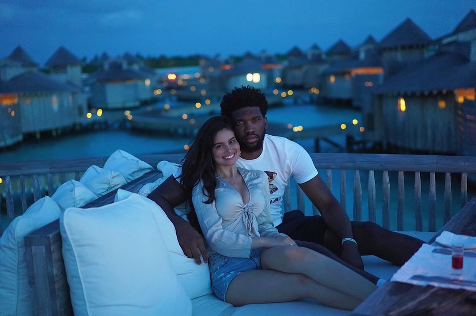 大帝宠妃真的美炸了!泳装杂志御用封面,这身材看着容易喷血