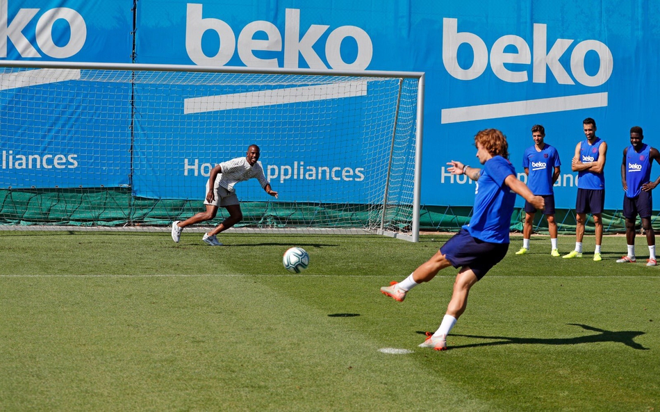 保罗到访巴萨训练基地，他是来跟门将抢饭碗的？