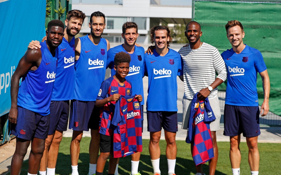 保罗到访巴萨训练基地，他是来跟门将抢饭碗的？