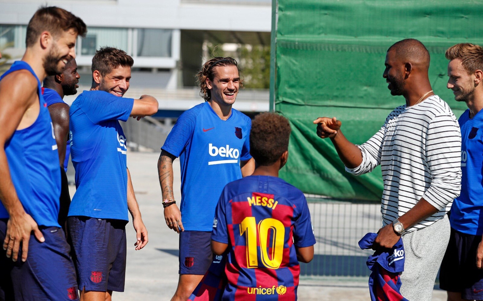 保罗到访巴萨训练基地，他是来跟门将抢饭碗的？