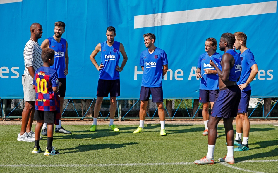 保罗到访巴萨训练基地，他是来跟门将抢饭碗的？