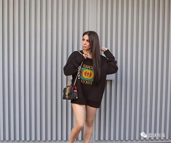 前凸后翘有颜有马甲线！球哥有属于他的卡戴珊