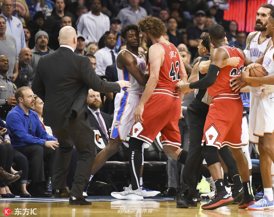雷霆公牛爆10人冲突！威少参战最终4人吃T