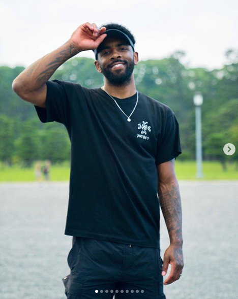 欧文与女友外出秀恩爱！去XX的自由市场，先不想这个了