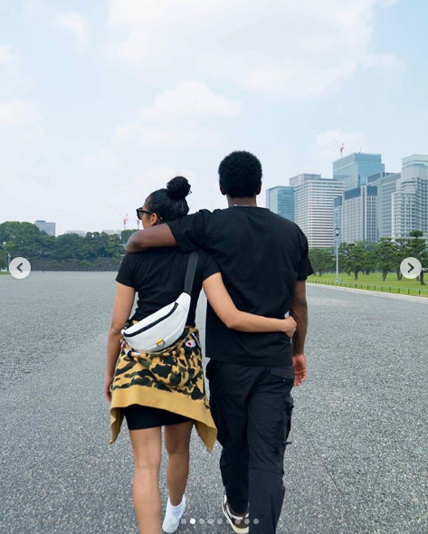 欧文与女友外出秀恩爱！去XX的自由市场，先不想这个了