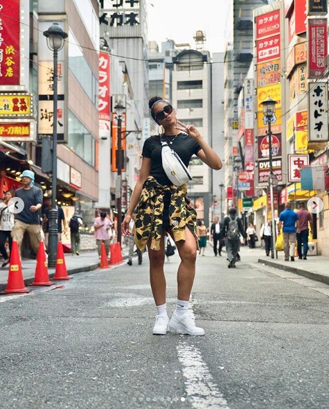 欧文与女友外出秀恩爱！去XX的自由市场，先不想这个了