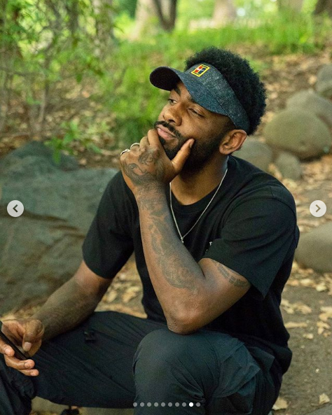 欧文与女友外出秀恩爱！去XX的自由市场，先不想这个了