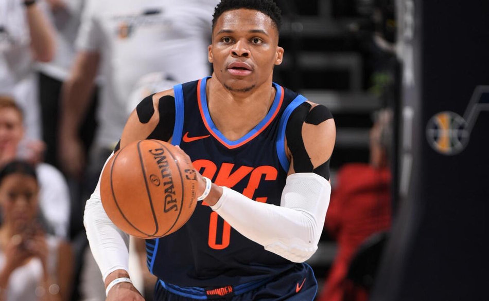 美权威专家团常规赛MVP预测！前3没哈登 库里只得3%的票