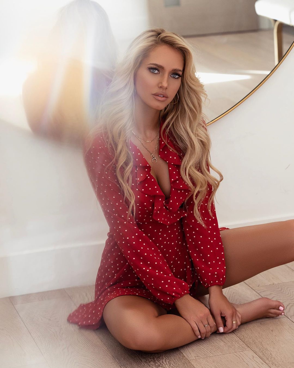 周琦昔日竞争对手的绝美女友，98年小将甜美姐弟恋，羡慕吗？