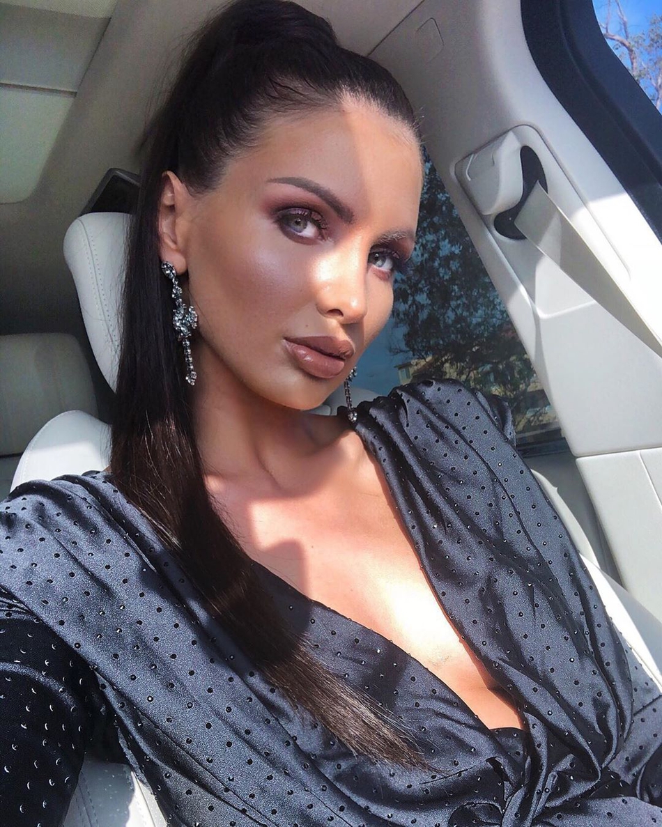 腿长有1米8吧！高挑美颜+完美气质，公认NBA前五级别的女友