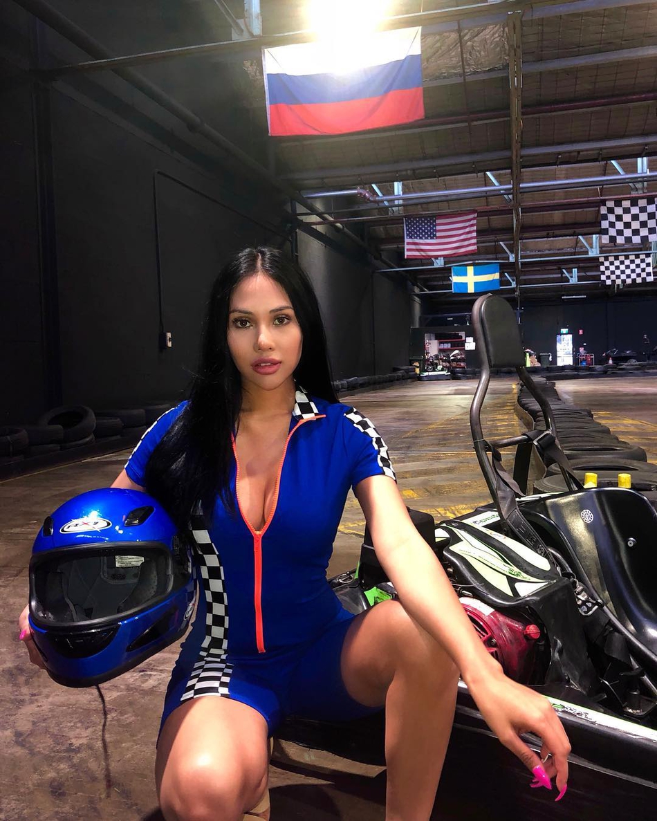 库兹马女友曝光!完美身材虐詹娜十条街,曾是位体育记者