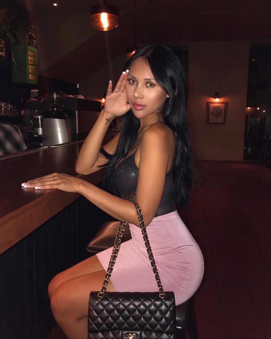 库兹马女友曝光!完美身材虐詹娜十条街,曾是位体育记者