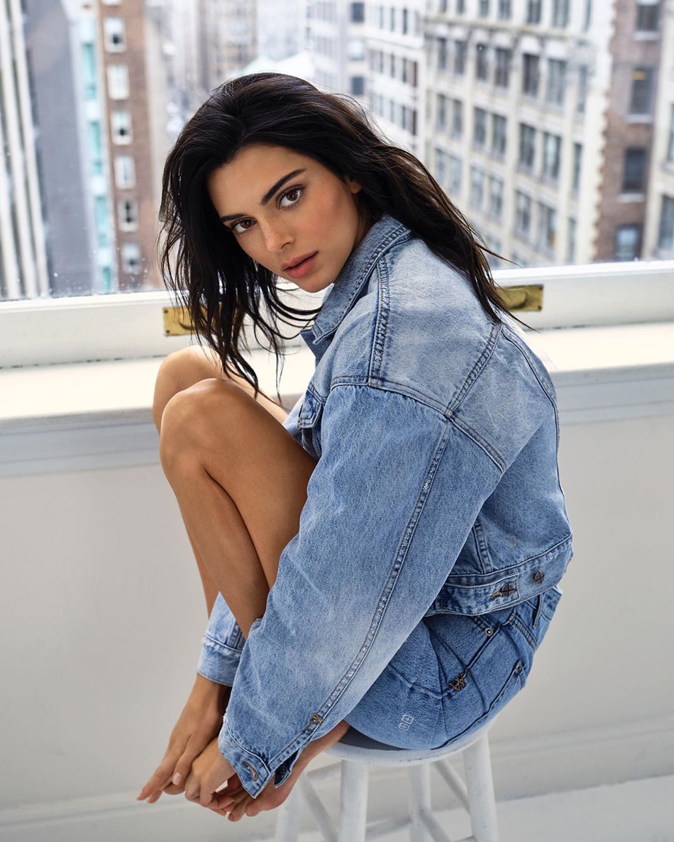 曝詹娜与西蒙斯相互取关！情伤之后朋友都没得做，大家各玩各的