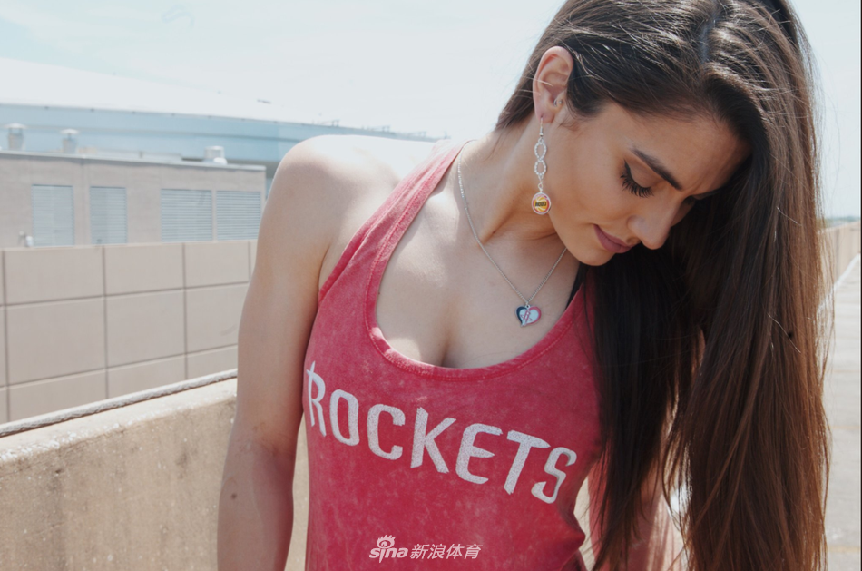 自带仙气 火箭场内主持人靓照出炉！