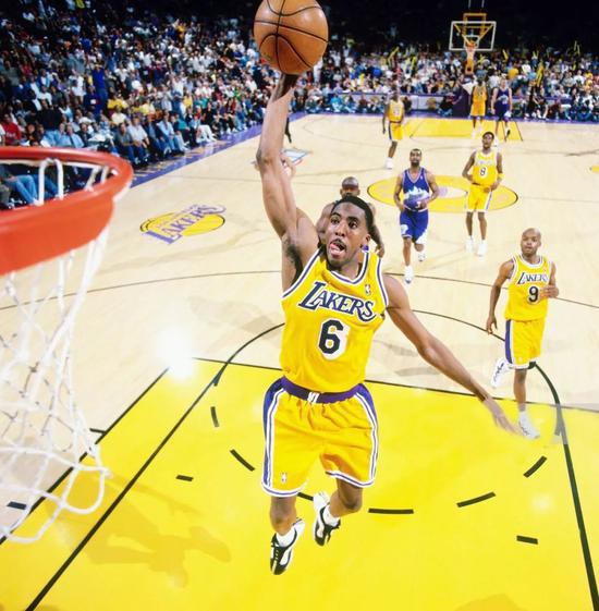 NBA号码史：球星换号学问大着呢！为何无人敢穿69号？我终于懂了