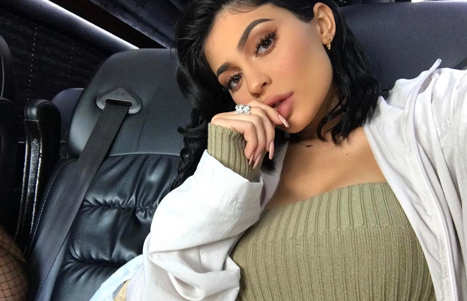 人美身材好能赚钱!收入是詹皇2倍的卡戴珊小妹