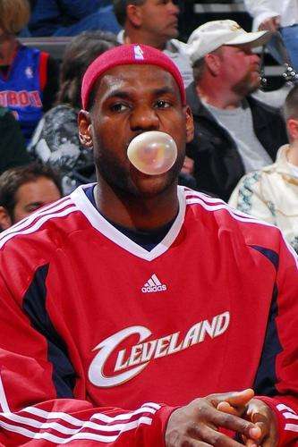 詹姆斯吃泡泡糖