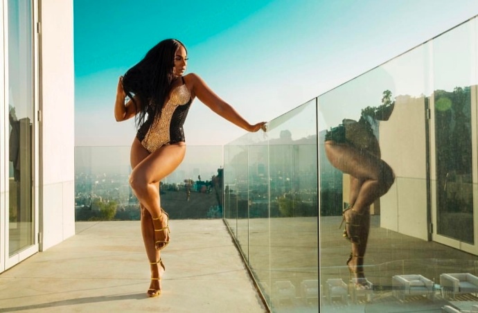 哈登新女友曝光！还是逃不出肉系熟女的魔爪