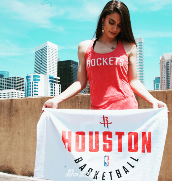 自带仙气 火箭场内主持人靓照出炉！