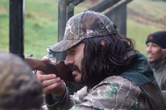 海王发福马王没了腹肌，但你仍旧分不清他和亚当斯