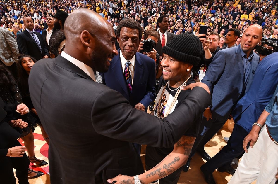 科比与艾弗森的一组老照片！听说不少人是含着热泪看完的