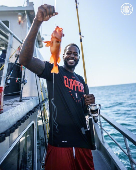 快船全队外出团建！租游轮海上钓鱼