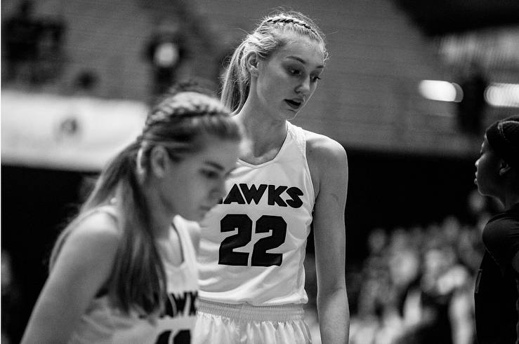 看惯卡戴珊今天来换换口！库里两个性冷淡风格的甜蜜小迷妹