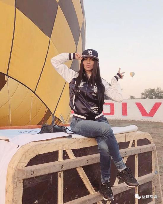 前凸后翘有颜有马甲线！球哥有属于他的卡戴珊