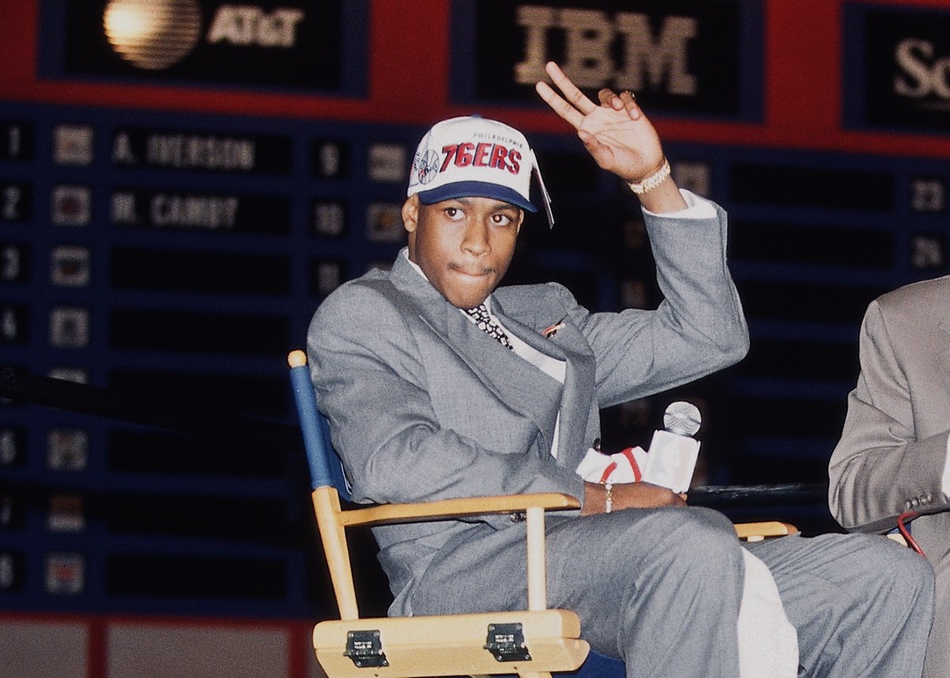 历史上的今天：96届和03届两代传奇新秀进入NBA