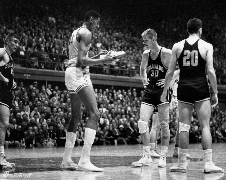 6、费城76人 1966-67赛季