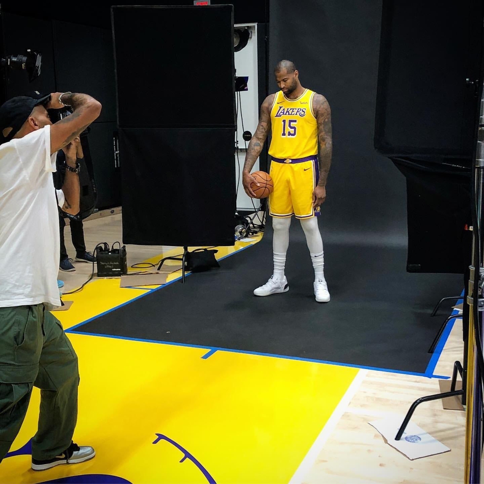 湖人新赛季媒体日！詹皇戴金项链，浓眉魔兽库兹马帅气逼人