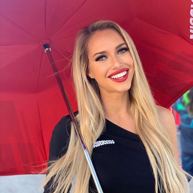 周琦昔日竞争对手的绝美女友，98年小将甜美姐弟恋，羡慕吗？