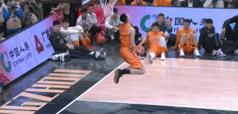 扣篮大赛预赛全记录：两个满分三个满分动作