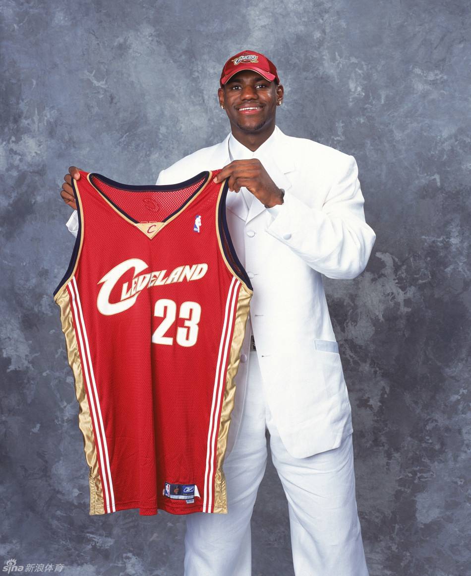 历史上的今天：96届和03届两代传奇新秀进入NBA