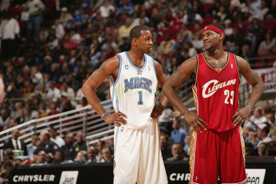 最吸粉的扣篮动作！科比詹皇也远不如一人飘逸