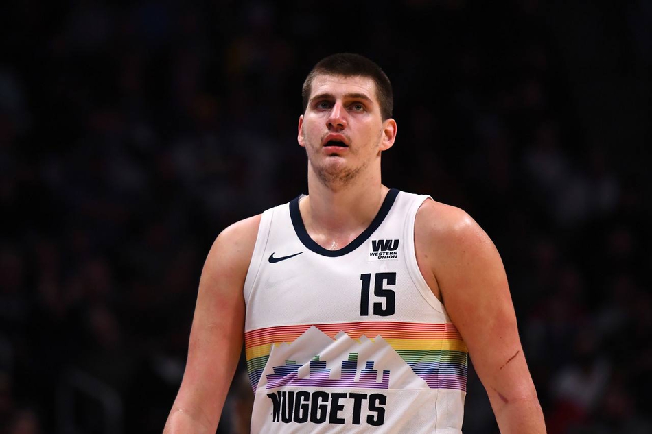 美媒评下赛季西部十大超巨：詹皇被一人压制排名第二，浓眉第五