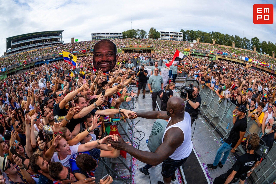 奥尼尔在明日世界音乐节上彻底玩嗨了！他一直是这方面的天才