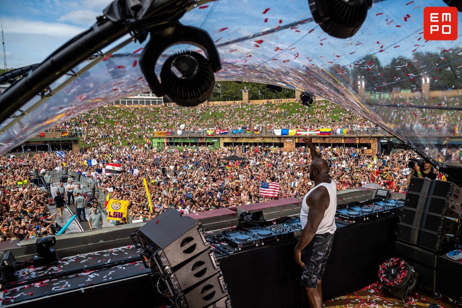 奥尼尔在明日世界音乐节上彻底玩嗨了！他一直是这方面的天才