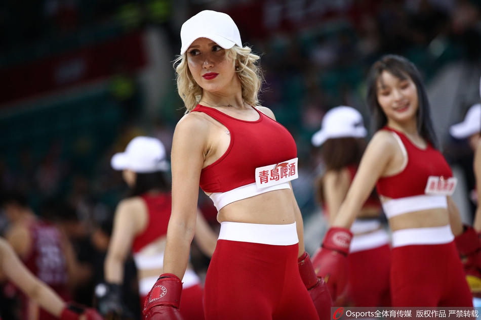 广州篮球宝贝化身拳击天后热情火辣