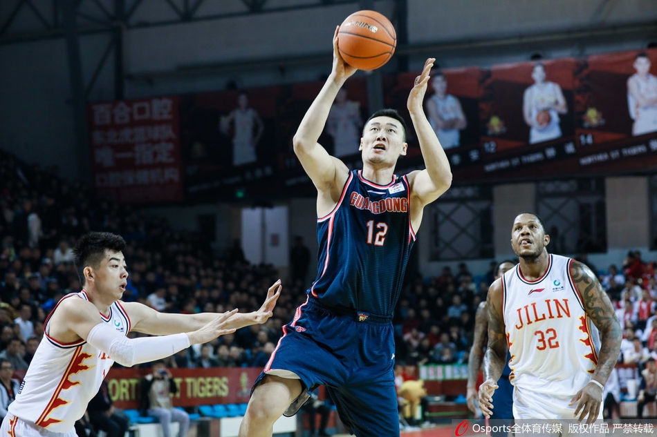 CBA第4轮:吉林120-115广东
