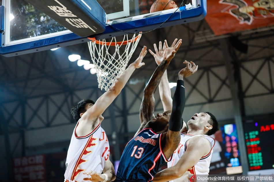 CBA第4轮:吉林120-115广东