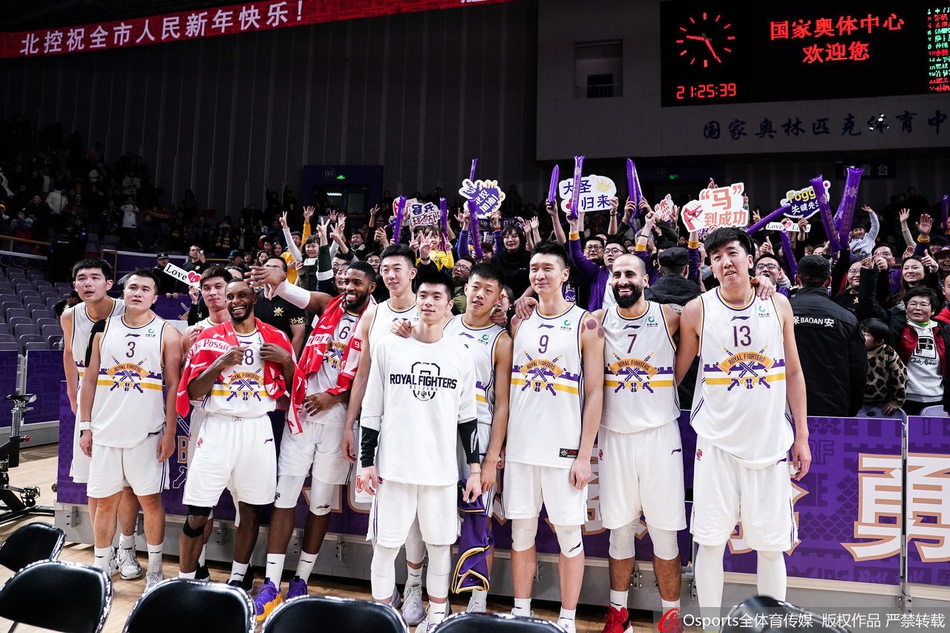 孙悦率队与球迷共度跨年之夜