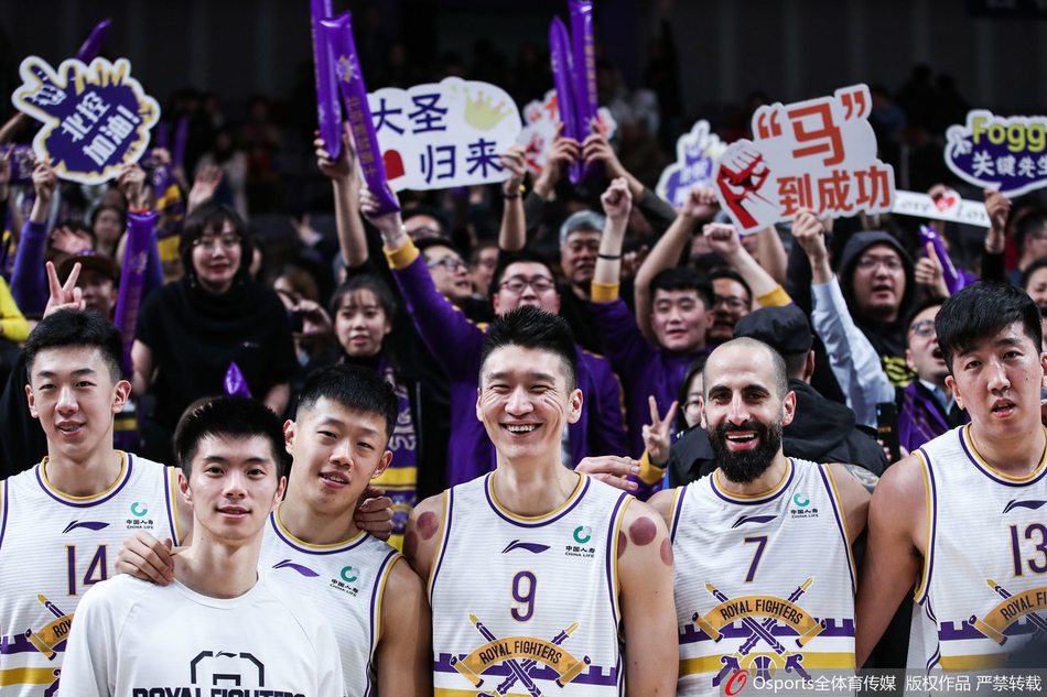 孙悦率队与球迷共度跨年之夜